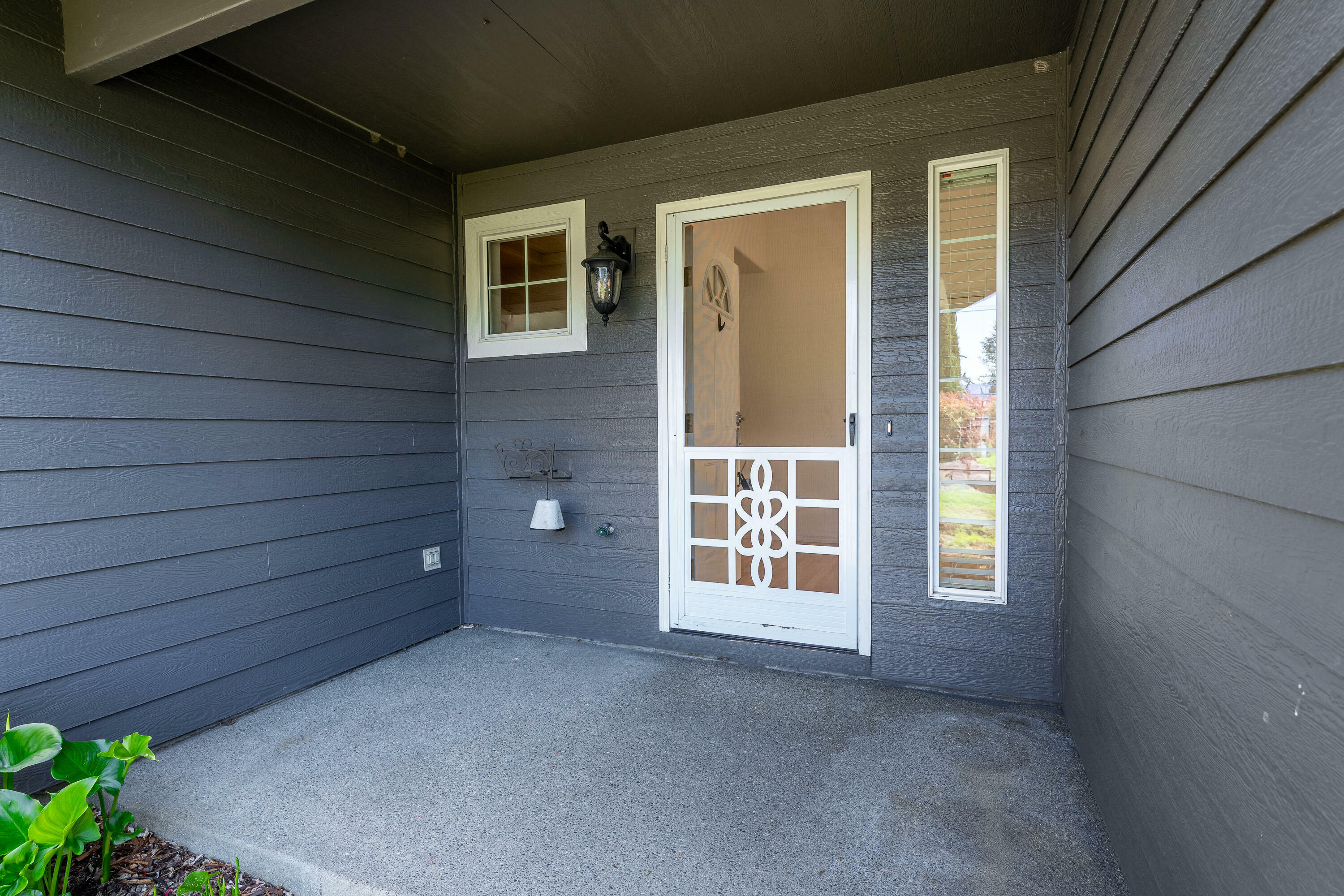 Property Photo: 2956 Golden Aspen Drive OR 97527