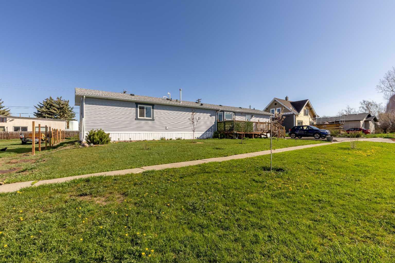 Property Photo: 225 King Street AB T0L 0G0