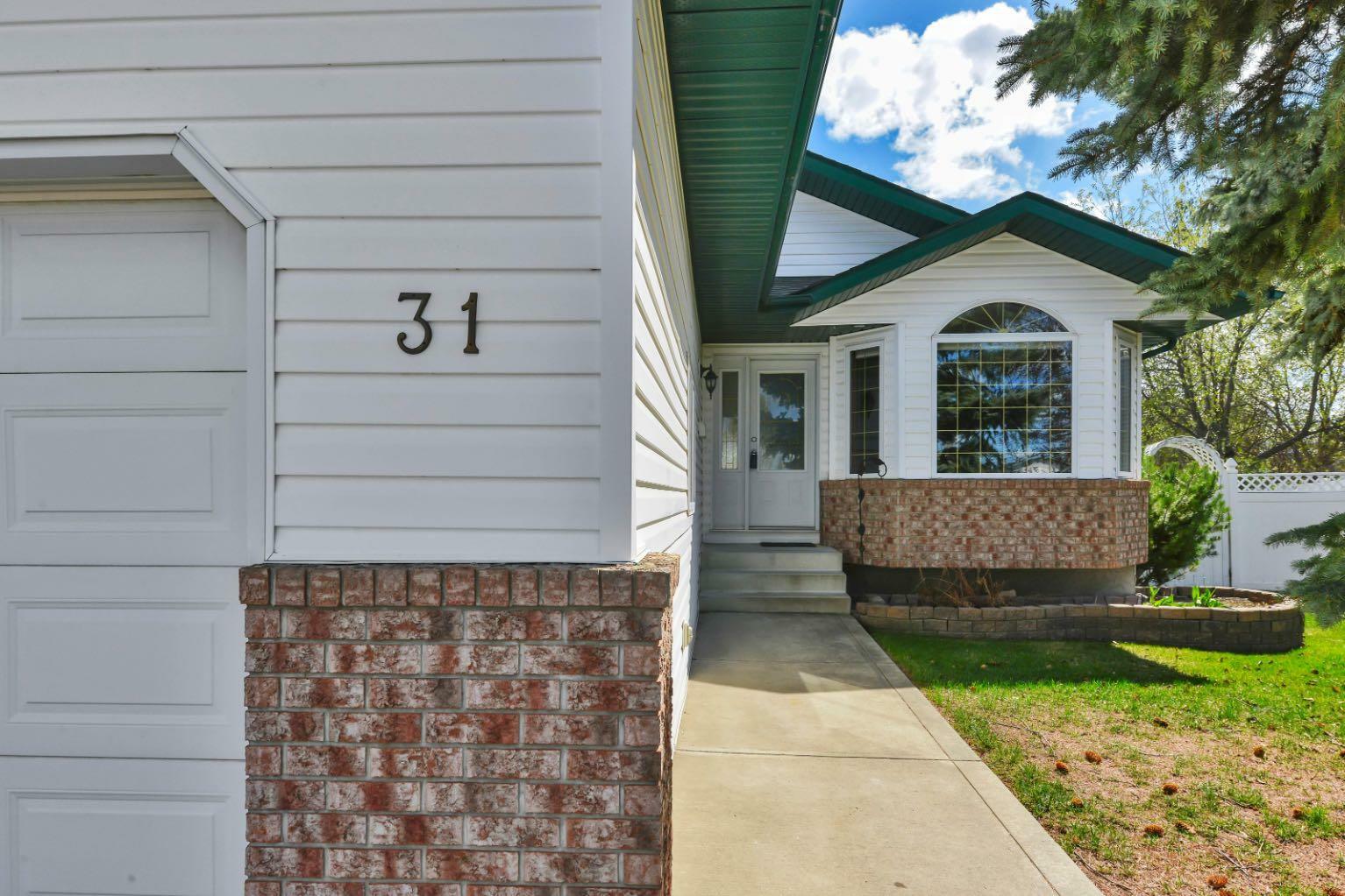 Property Photo: 31 Dietz Close AB T4R 2S7