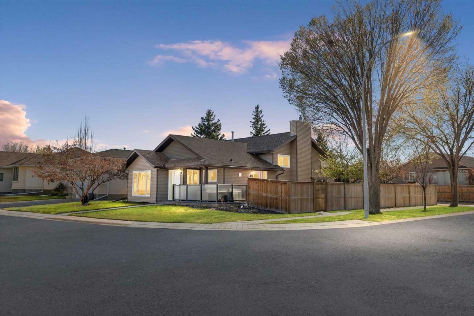 Property Photo:  901 16 Street SE  AB T1V 1L8 
