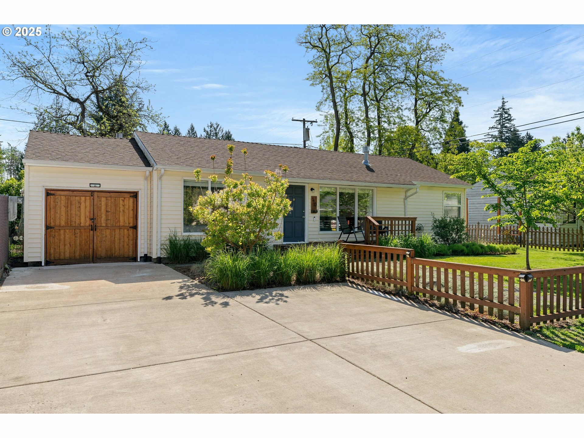 Property Photo: 110 SW 140th Ave OR 97006