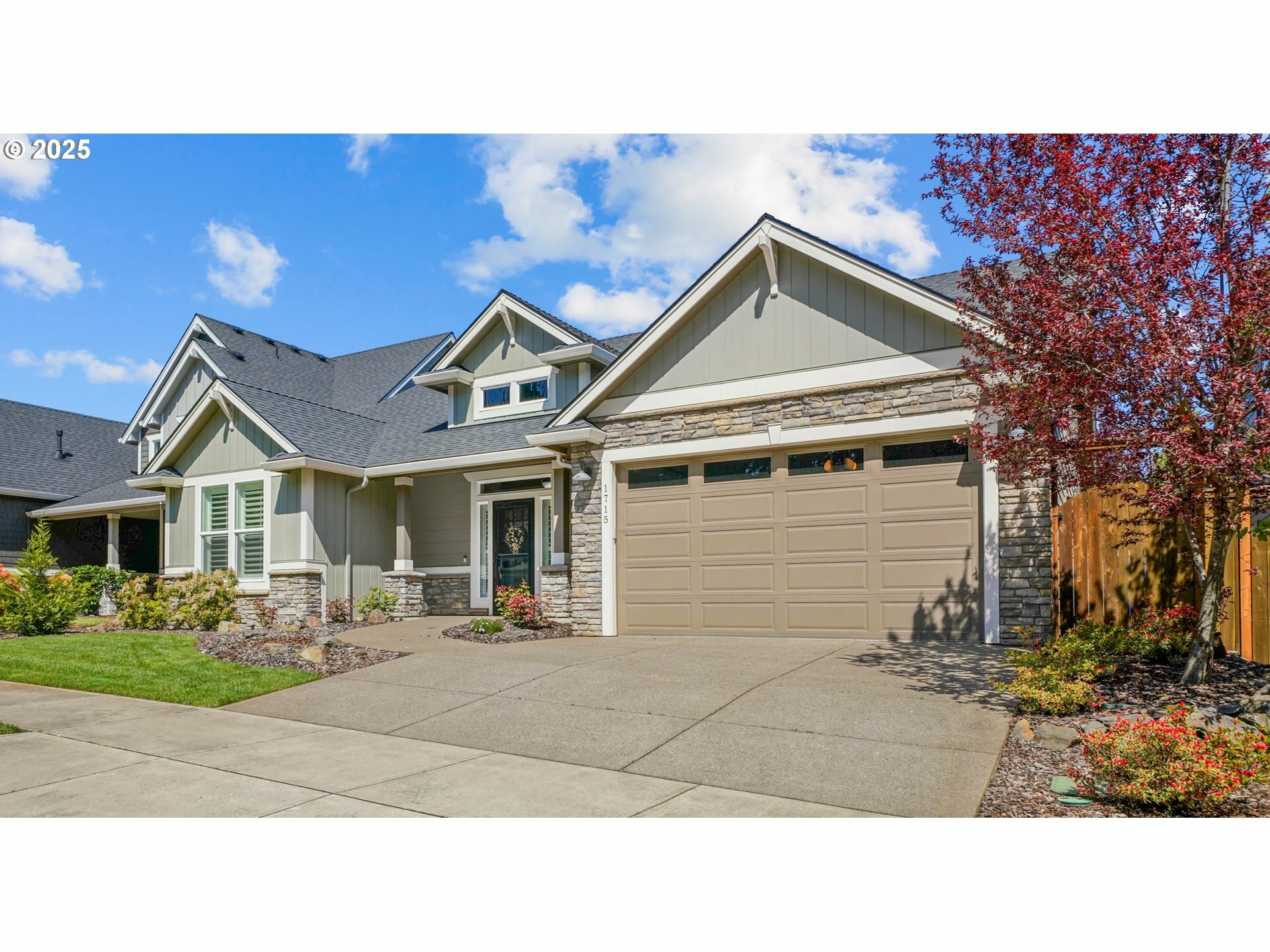 Property Photo: 1715 York Butte Ave OR 97306