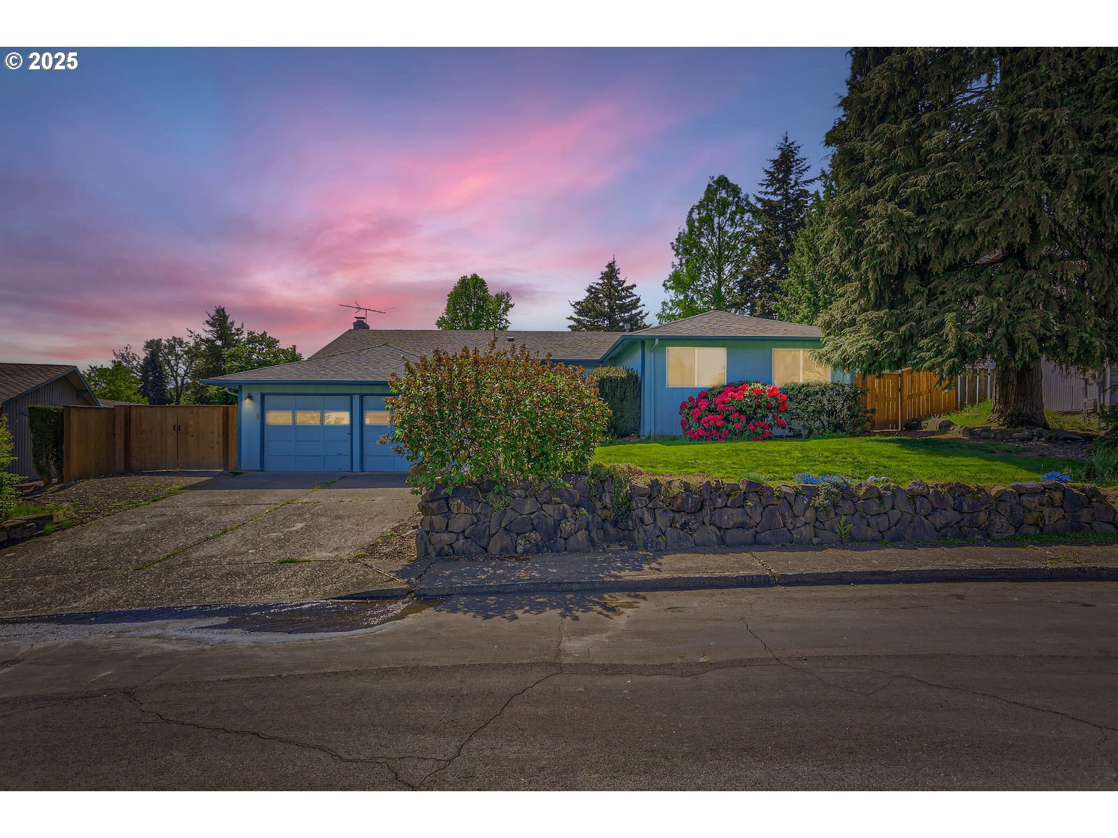 Property Photo: 13230 SW Hill Ct OR 97223