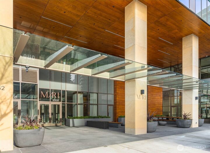 Property Photo: 10232 NE 10th Street 1510 WA 98004