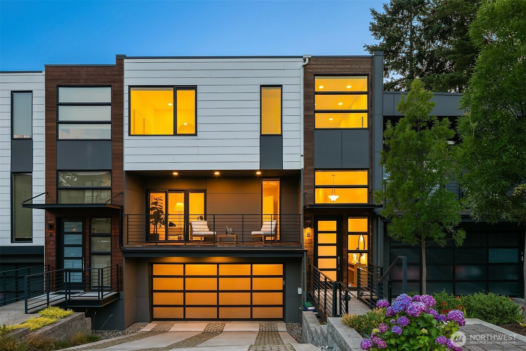 Property Photo: 8721 114th Avenue NE B WA 98033