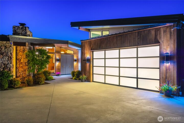 Property Photo:  1615  90 Avenue NE  WA 98004 