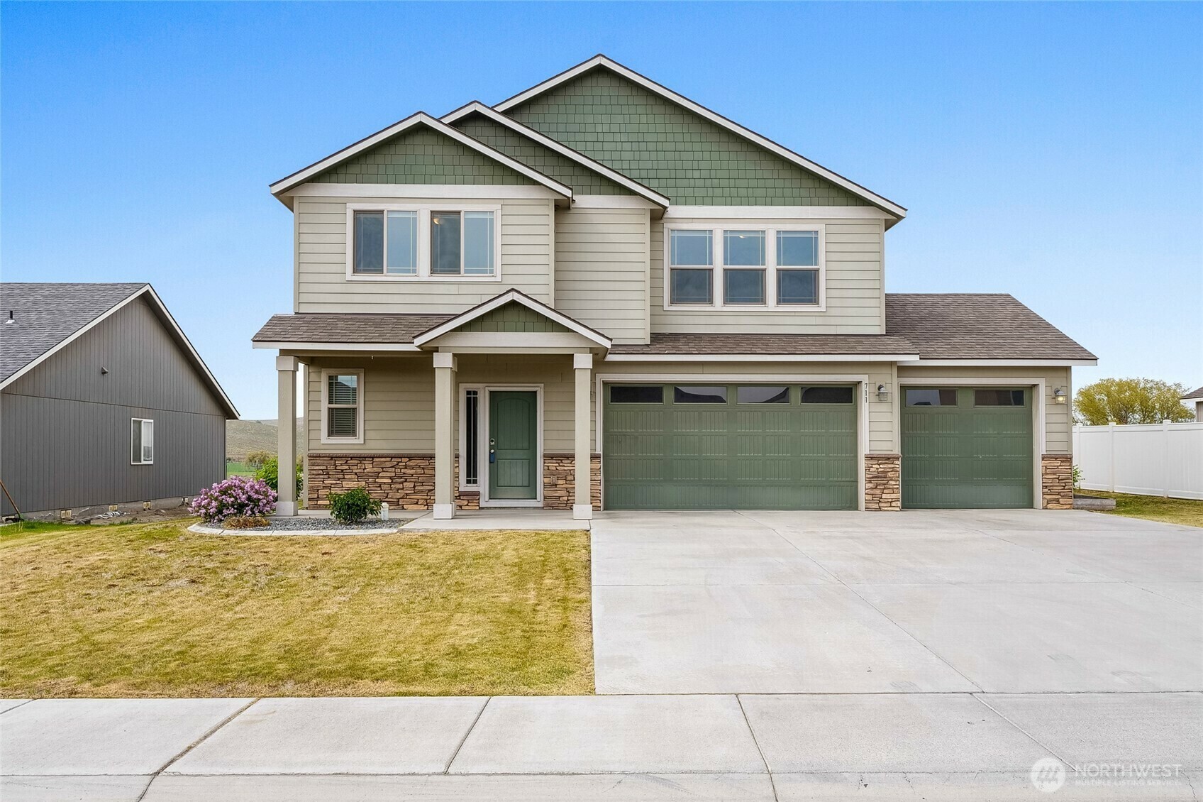 711 NE 8th Ave  Ephrata WA 98823 photo
