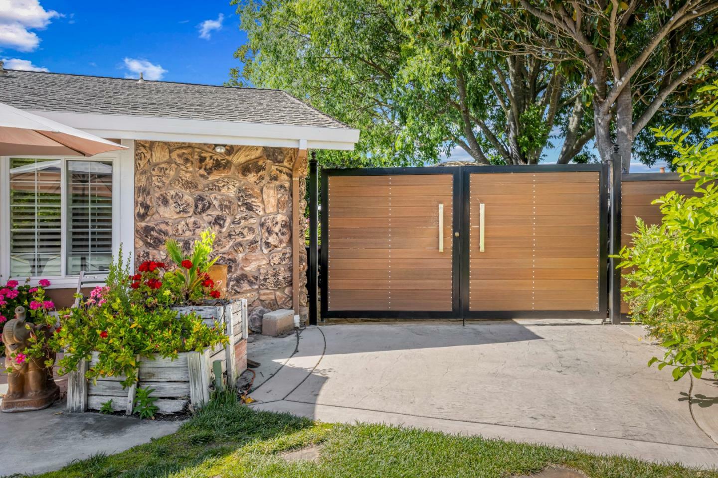 Property Photo: 7593 Spruce Court CA 95020