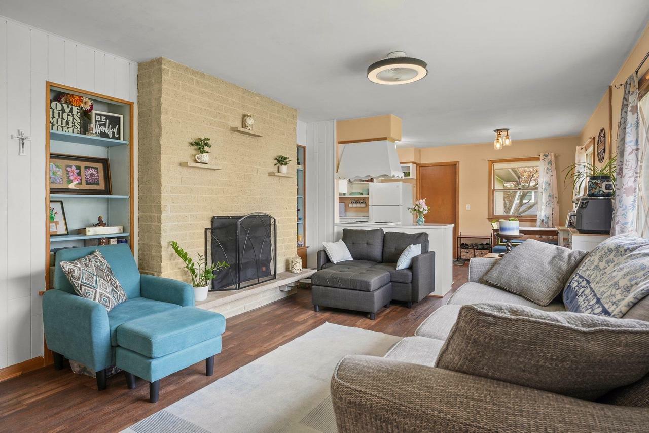 Property Photo: 2 Riverdale Circle WI 53094