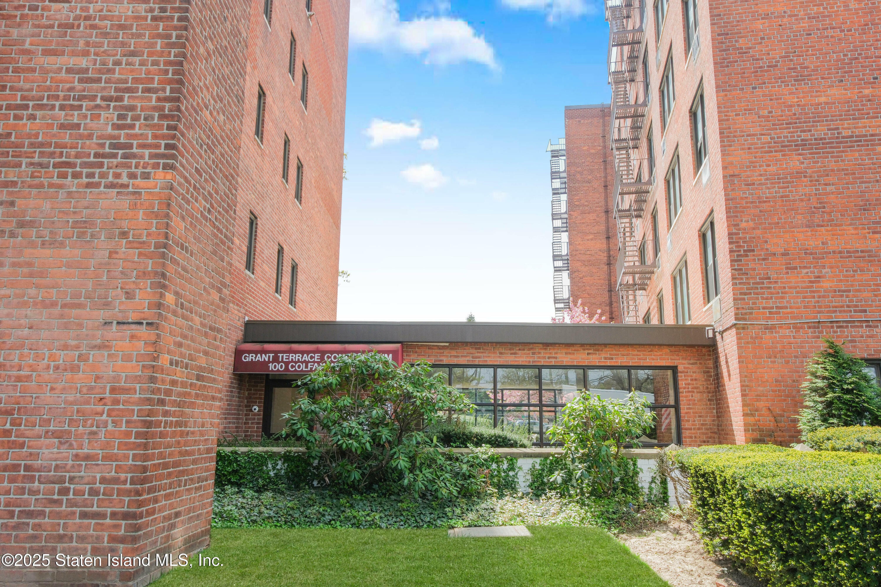 Property Photo: 100 Colfax Avenue 7G NY 10306