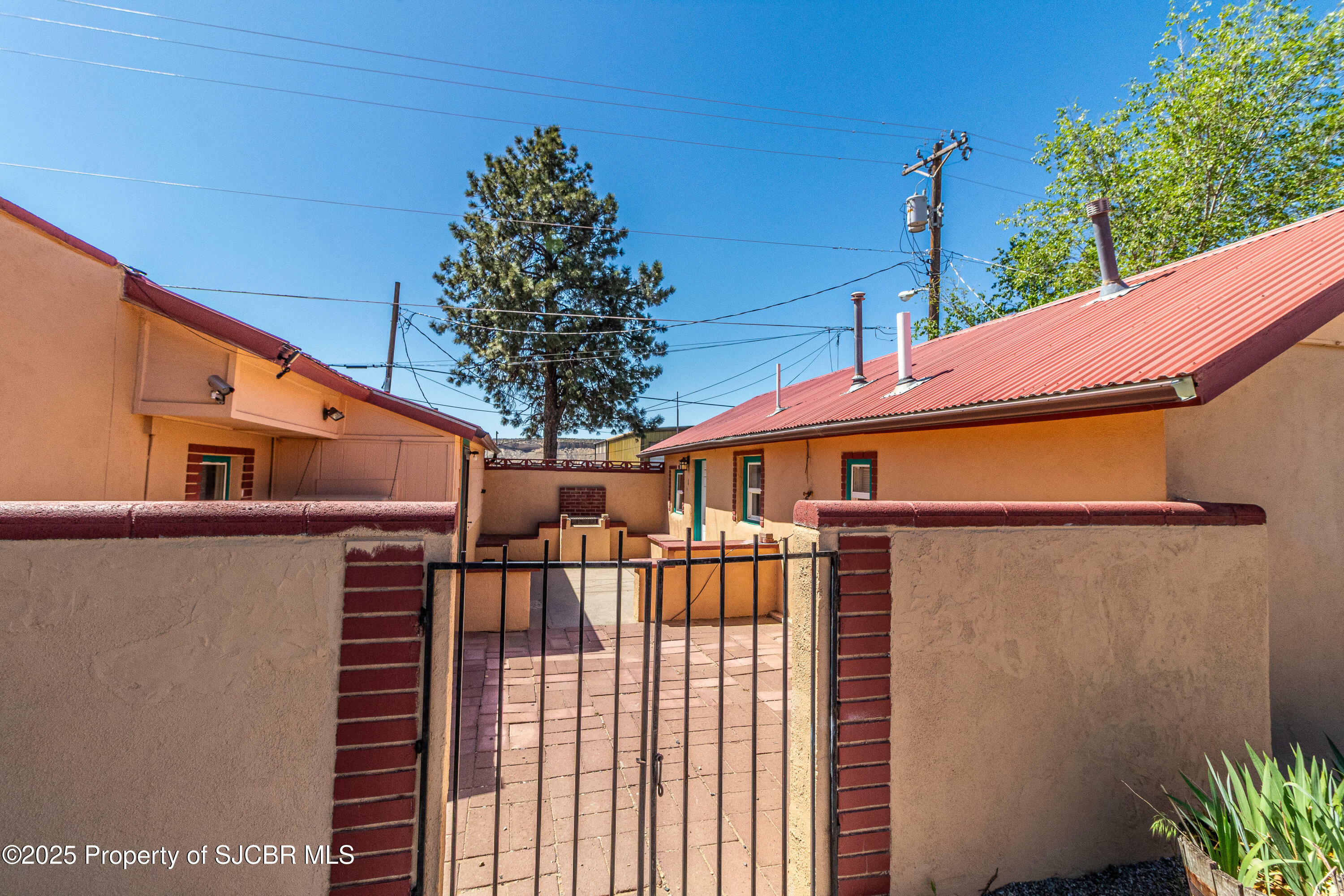 Property Photo:  609 W Animas Street  NM 87401 