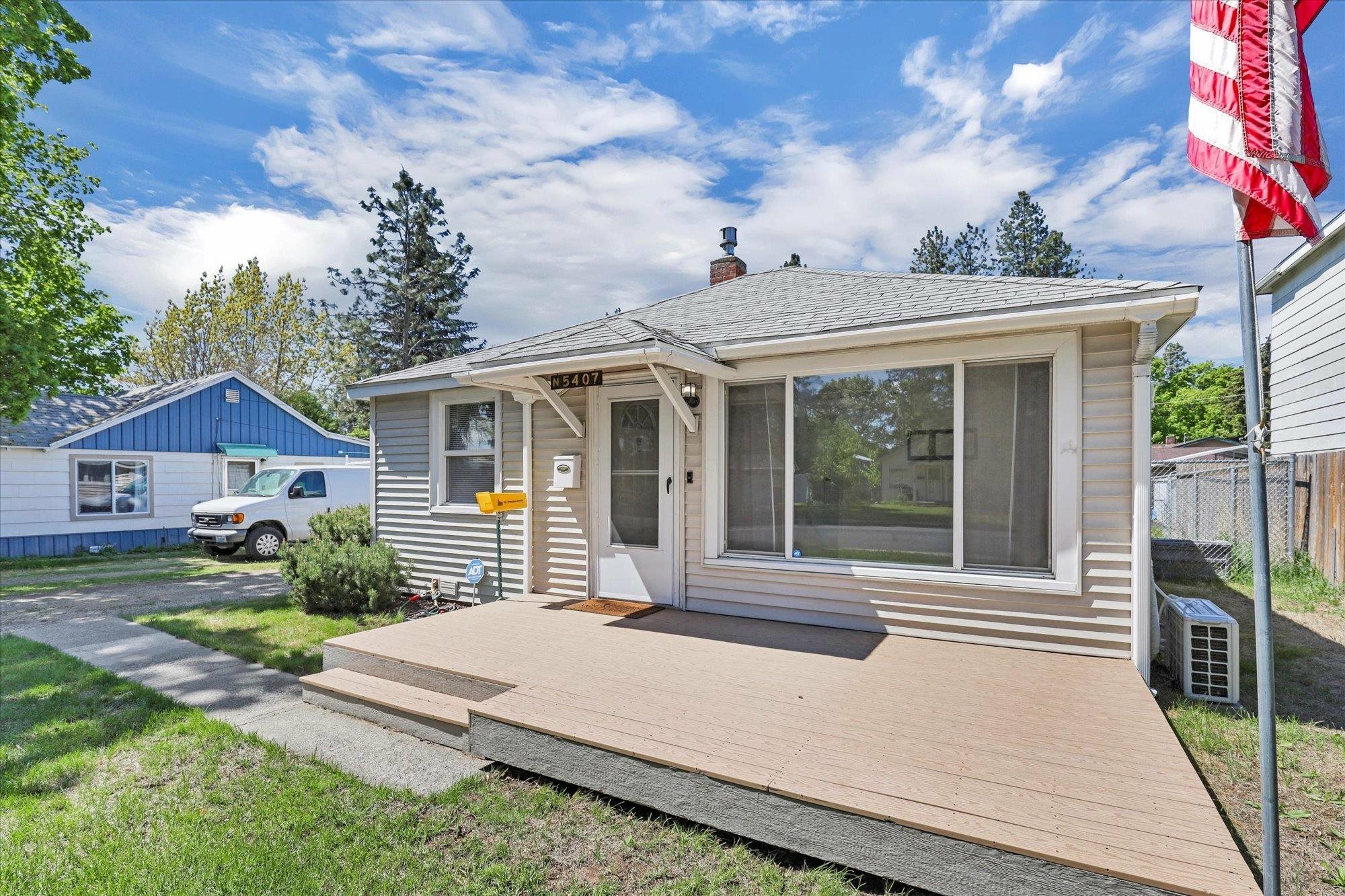 Property Photo: 5407 N Maple St WA 99205