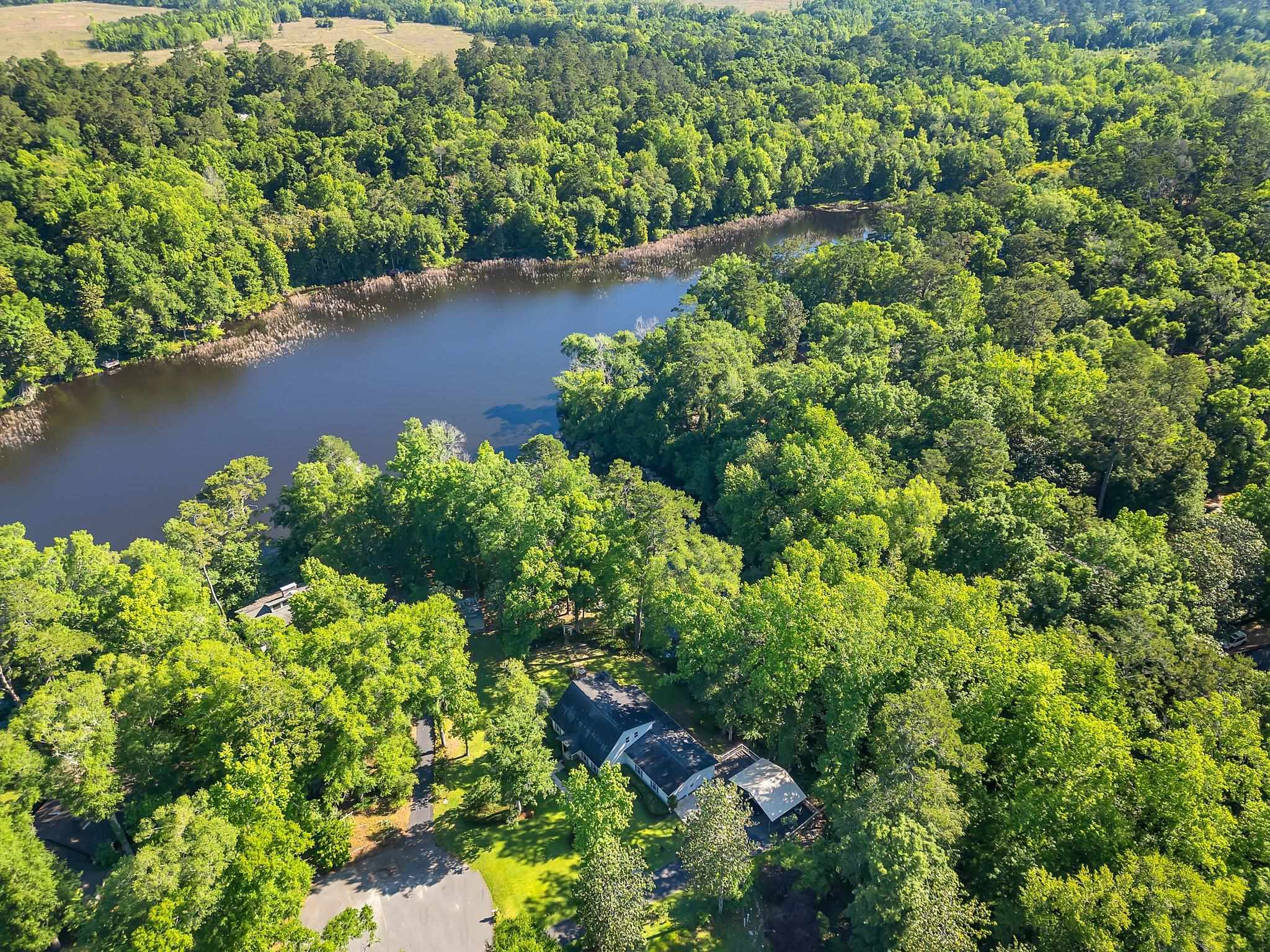 Property Photo: 96 Hans Court FL 32333