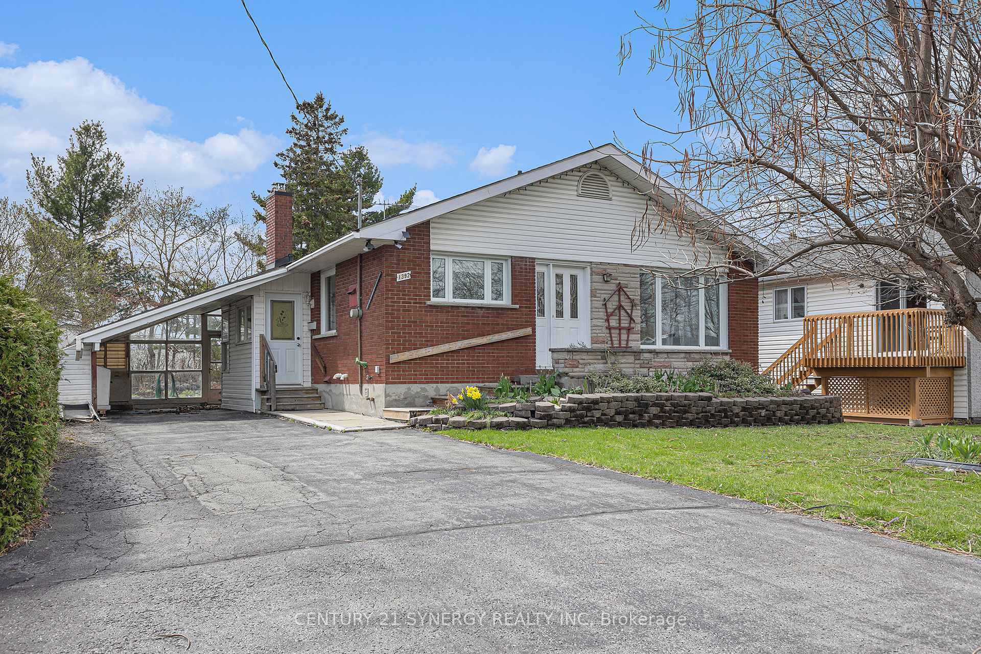 Property Photo: 1392 Aurele Street ON K1B 3L3