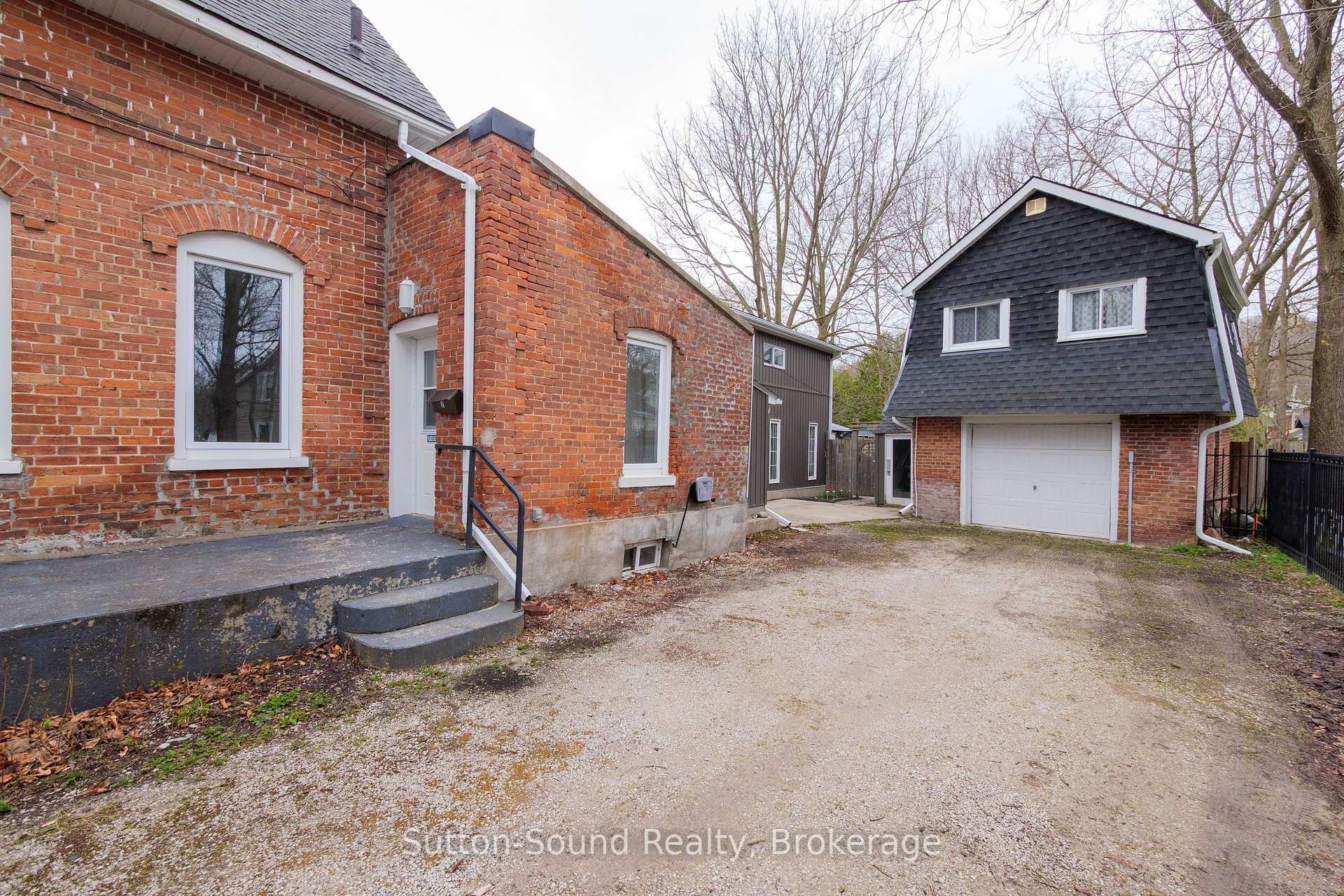 Property Photo: 517 3rd Avenue E ON N4K 2J9