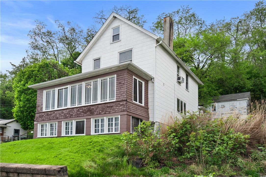 Property Photo: 228 W 11th Ave PA 15084