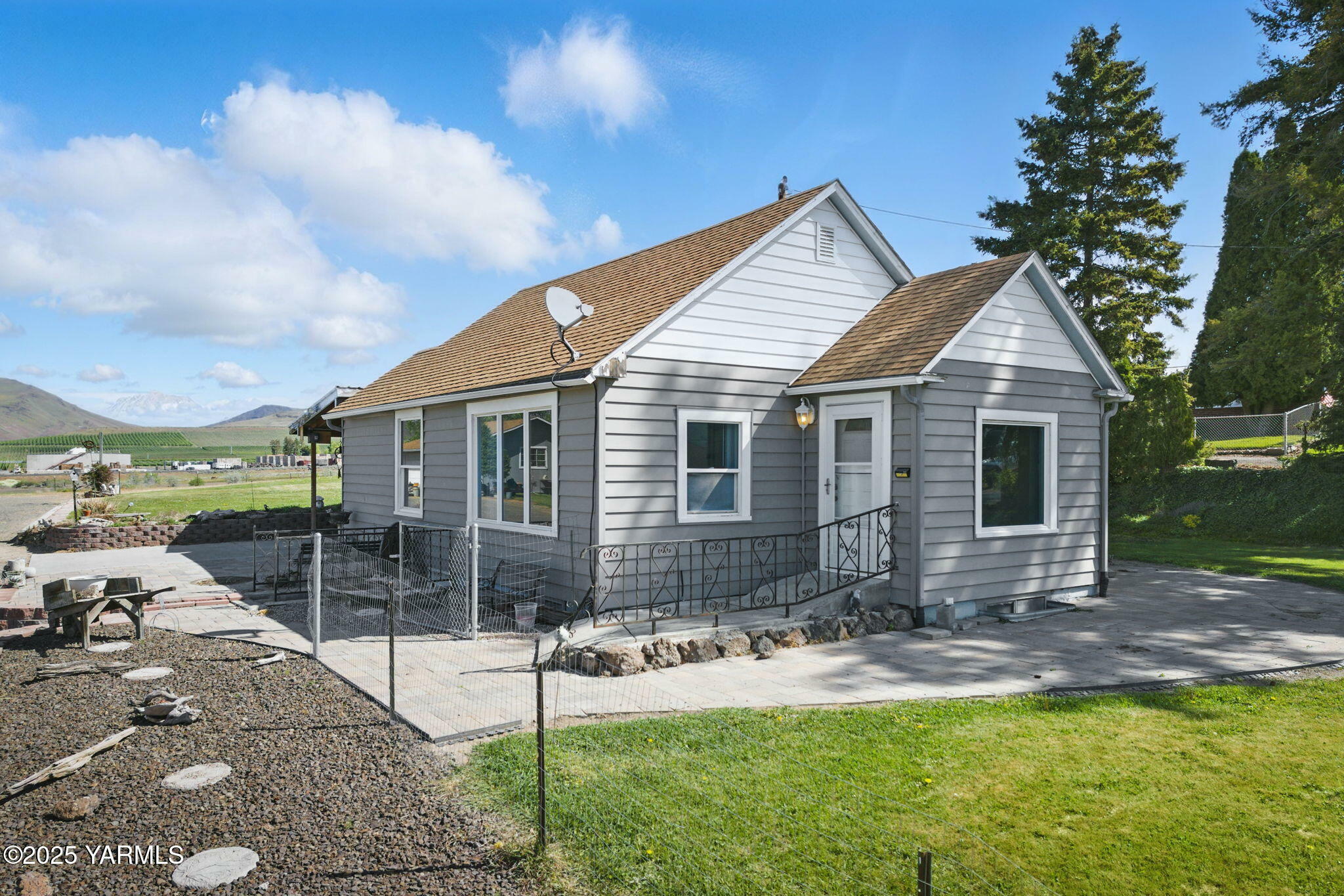 Property Photo: 111 Wilson Rd WA 98901