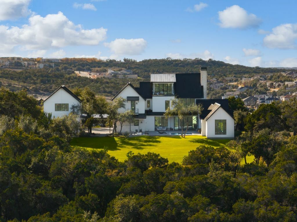 Property Photo: 4405 Hennig Drive TX 78738