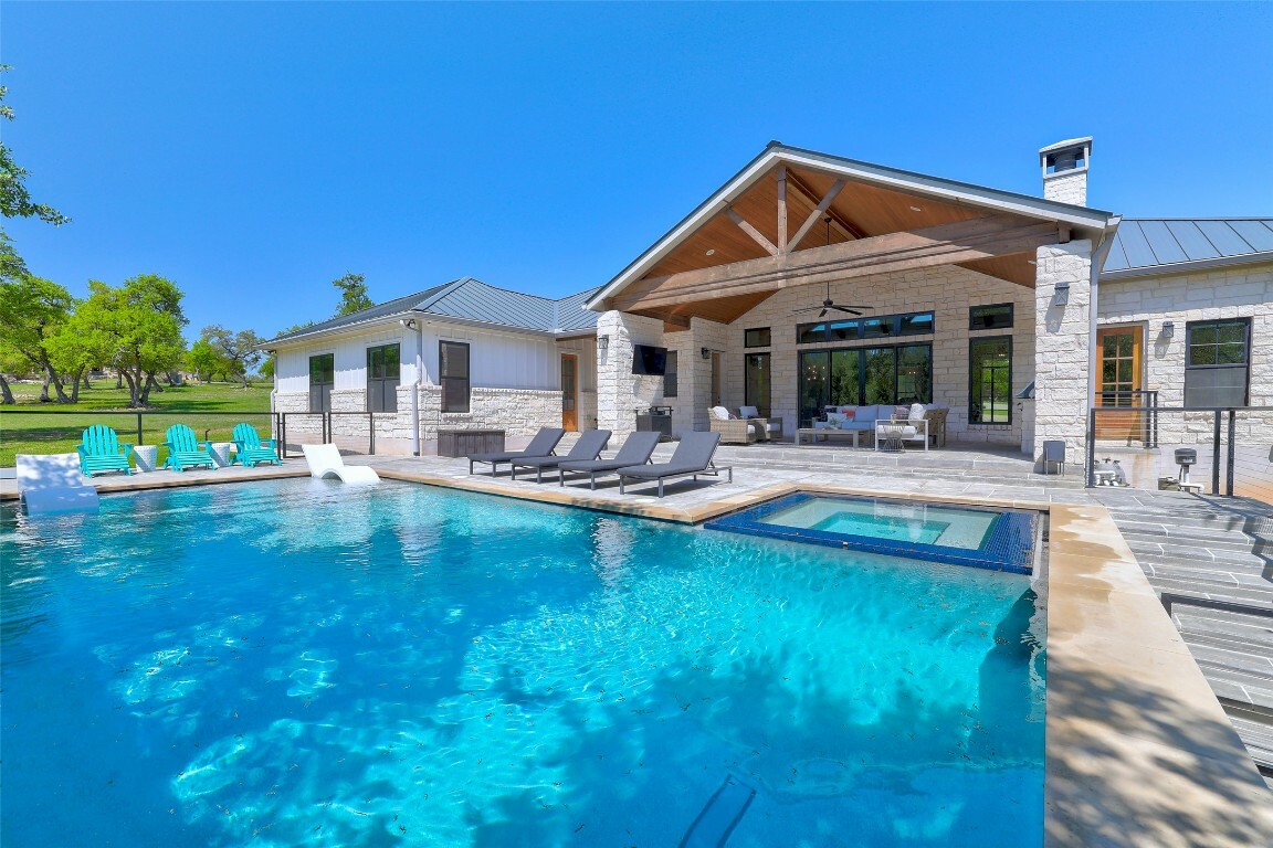 Property Photo: 705 Highland Overlook TX 78633