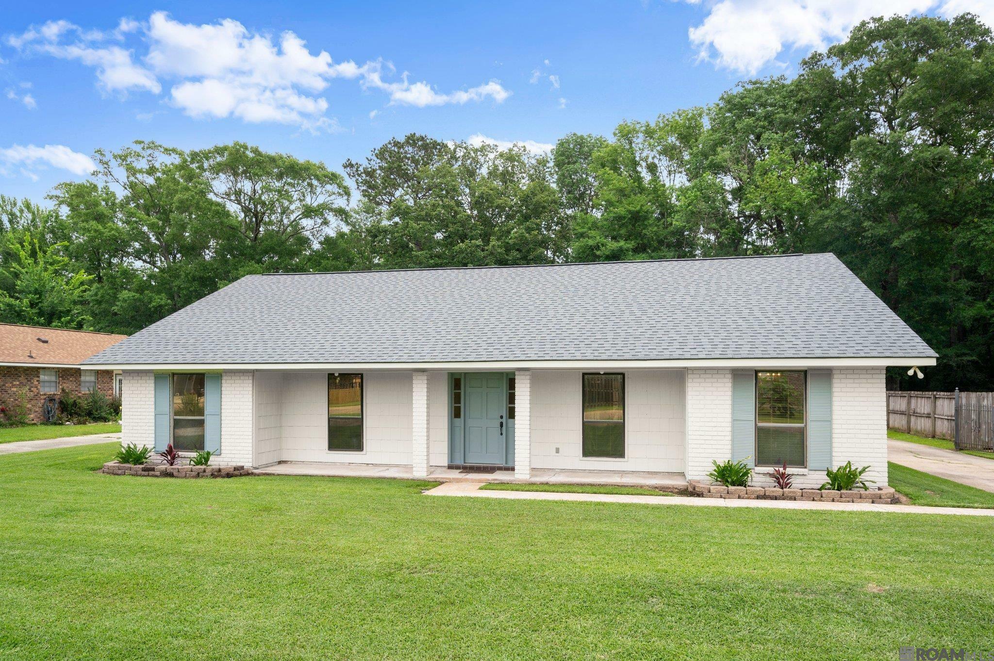 Property Photo: 14326 Winslow Dr LA 70770