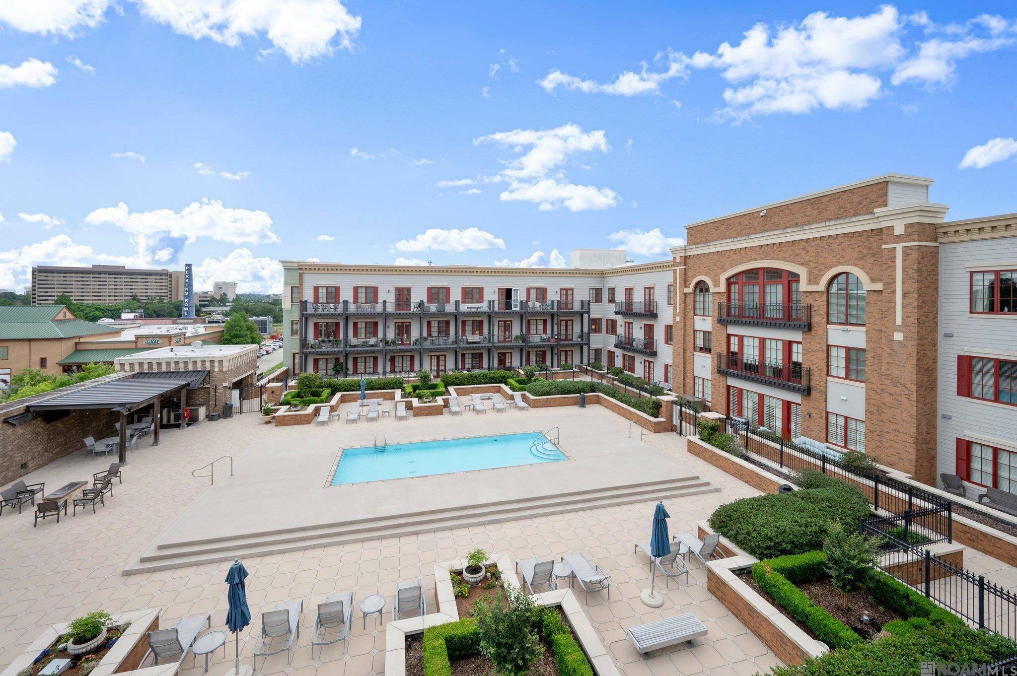 Property Photo: 7707 Bluebonnet Blvd #403 LA 70810