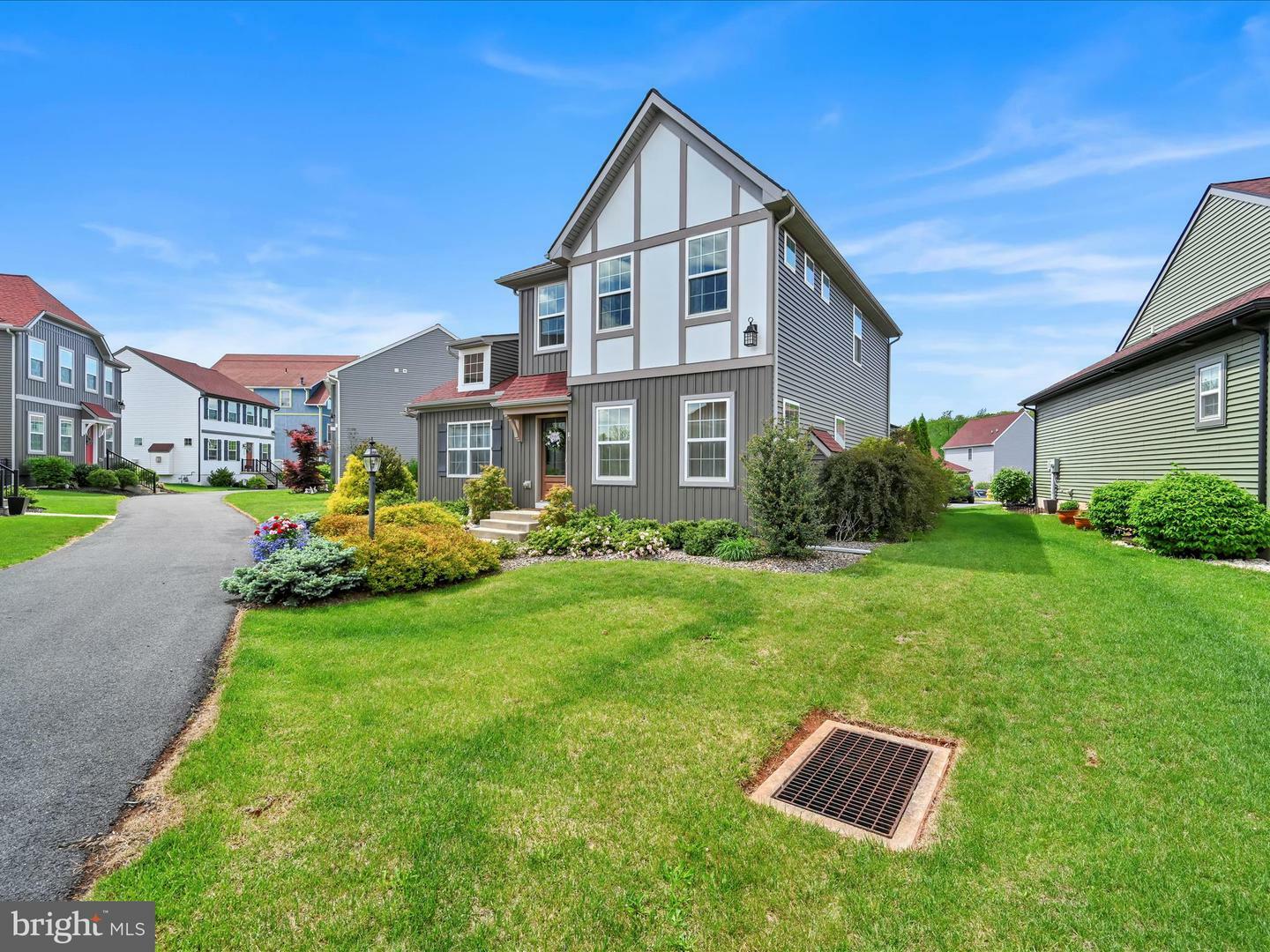 Property Photo: 10 Bittendorf Way PA 17569