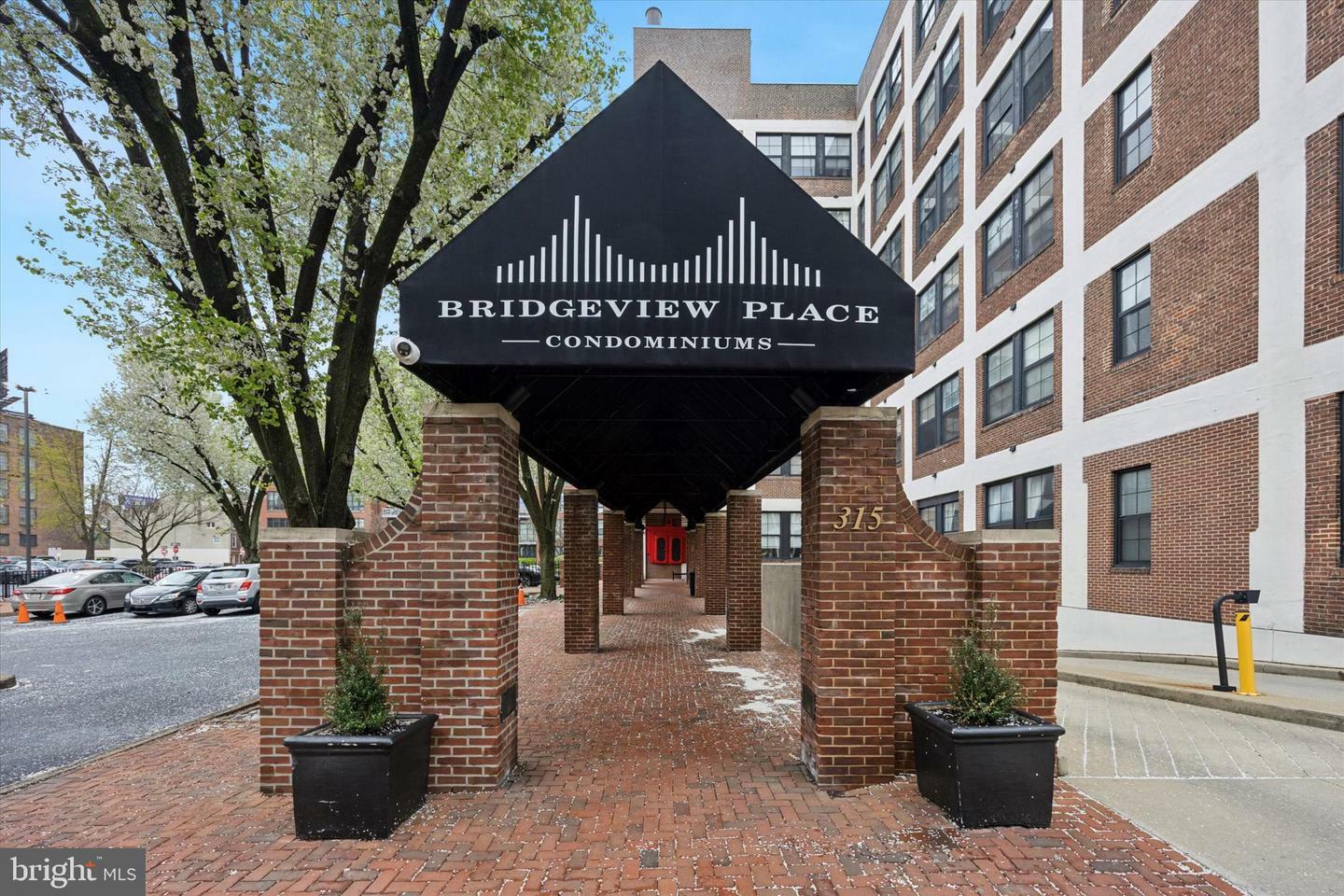 Property Photo: 315 New Street 417 PA 19106
