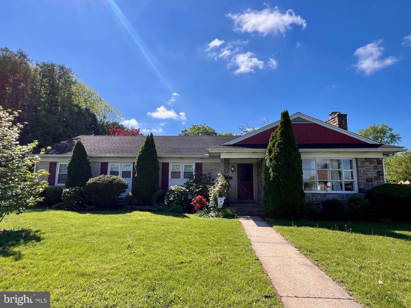Property Photo: 406 W Vine Street PA 19522