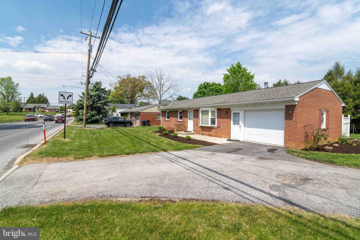 Property Photo: 201 Eastbrook Road PA 17572