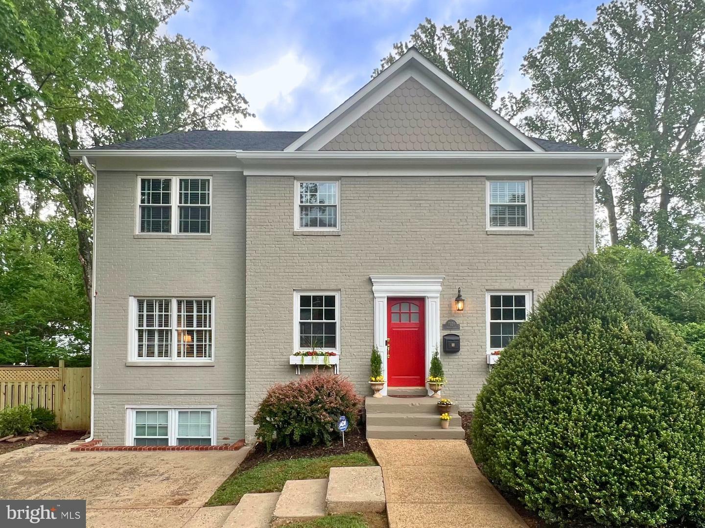 Property Photo: 7221 Timber Lane VA 22046