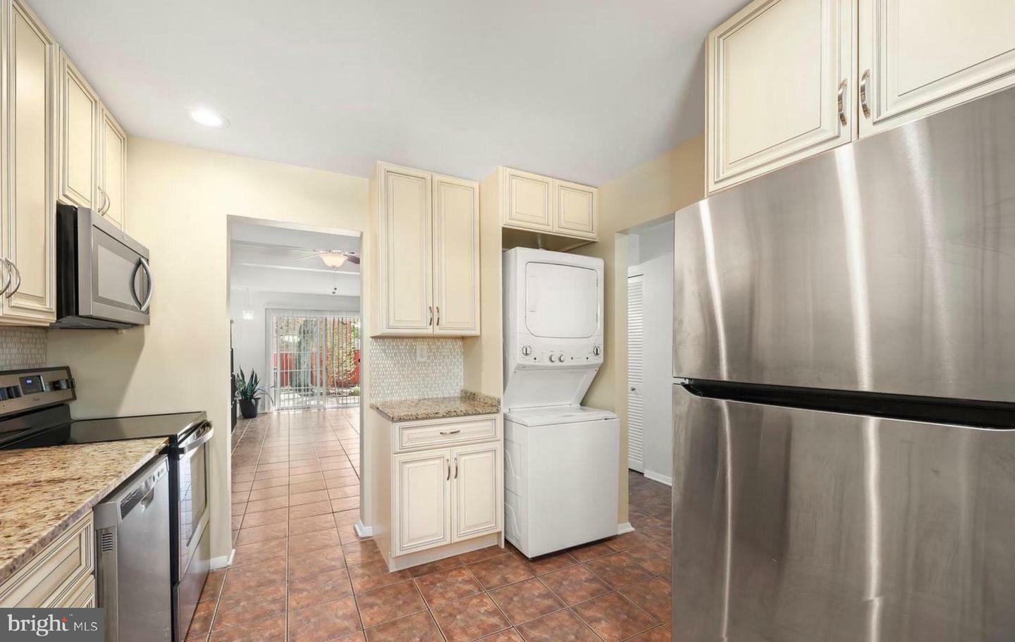 Property Photo: 2913 Wetherburn Court VA 22191