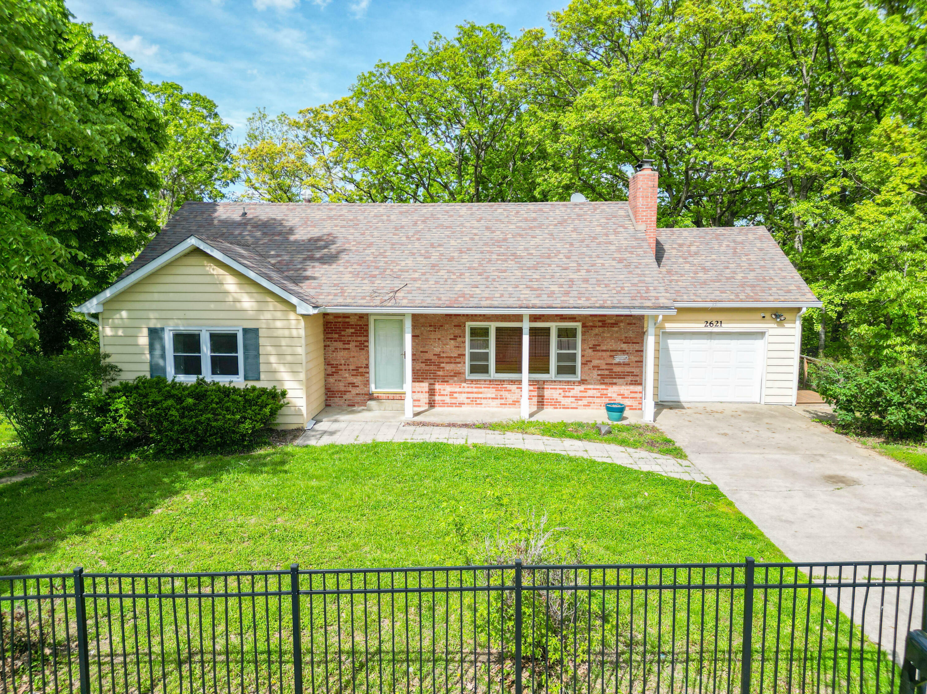 Property Photo: 2621 White Gate Dr MO 65202
