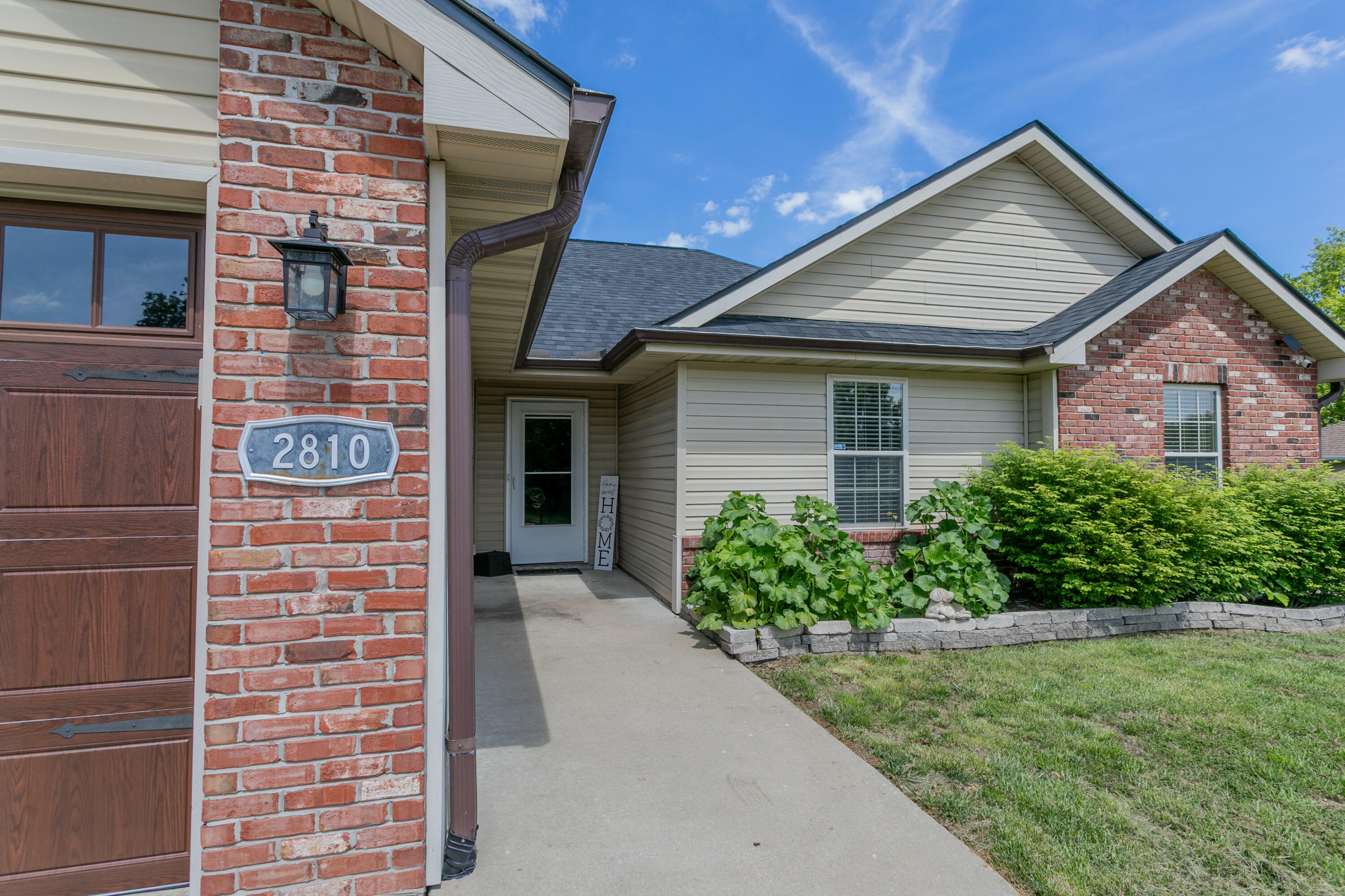 Property Photo: 2810 Waynesboro Dr MO 65202