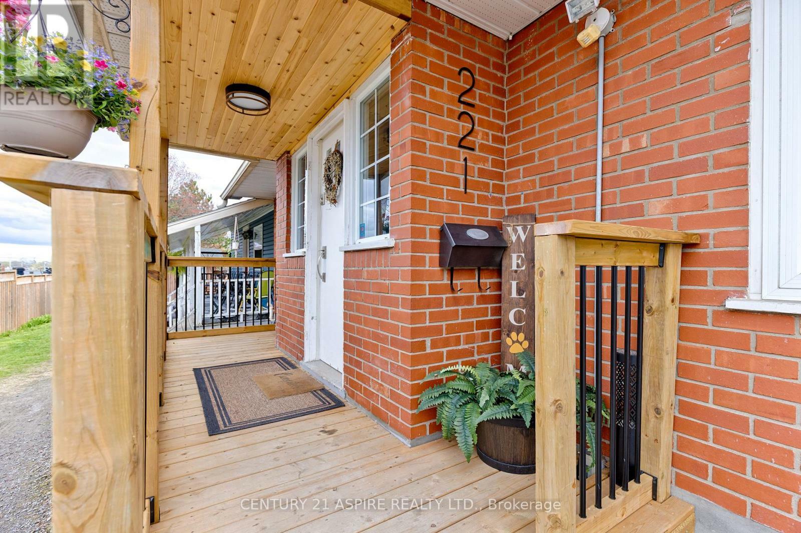 221 Belmont Avenue  Pembroke ON K8A 2C6 photo