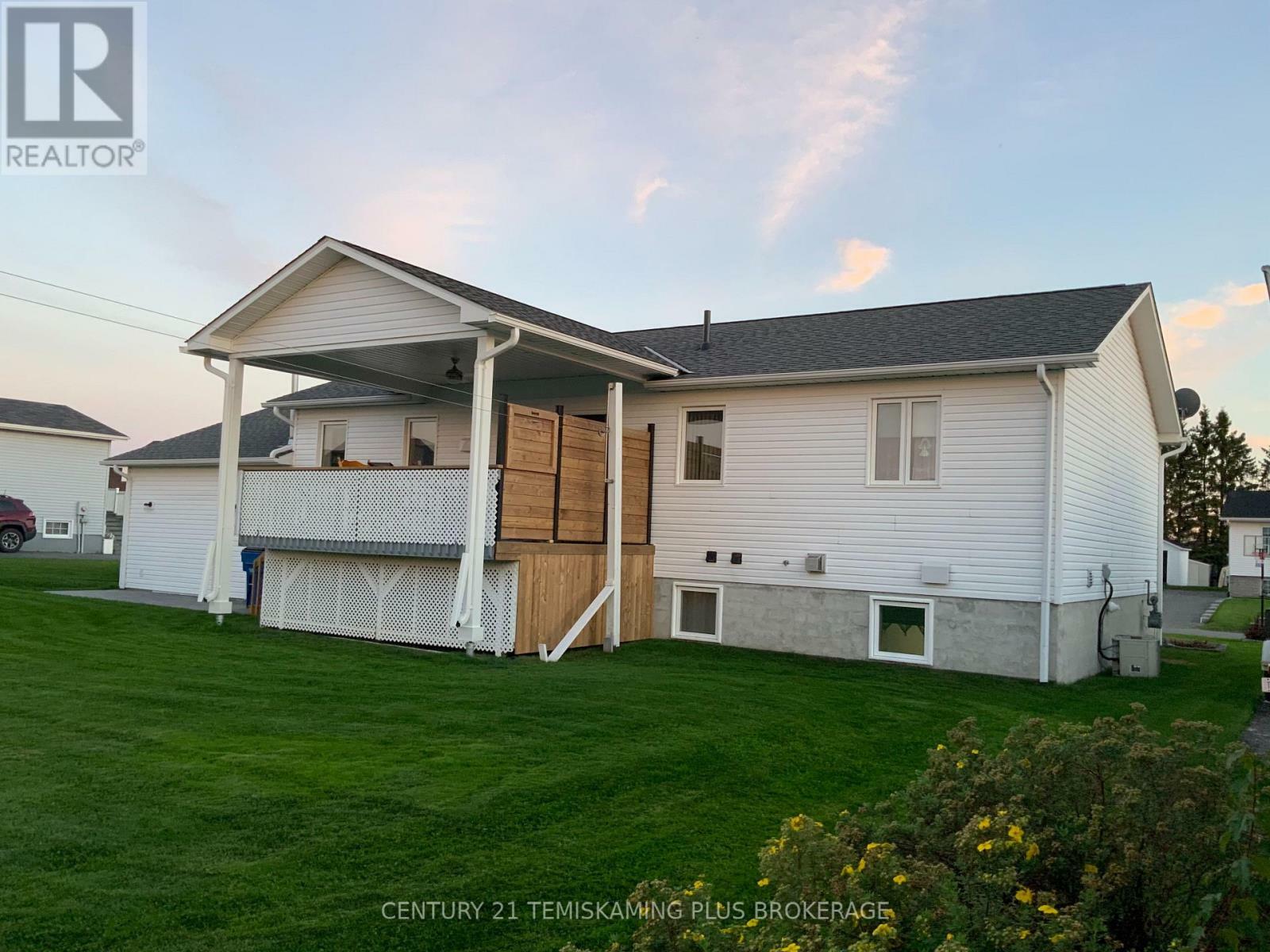 Property Photo: 121 Zetta Court ON P0J 1P0