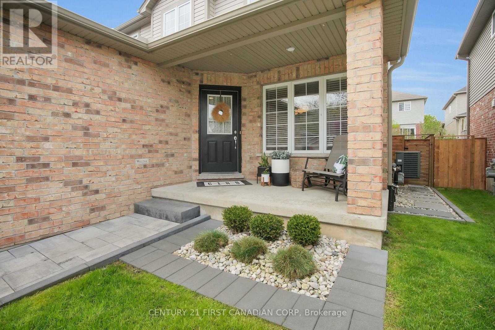 Property Photo: 638 Sprucewood Drive ON N5X 4L5