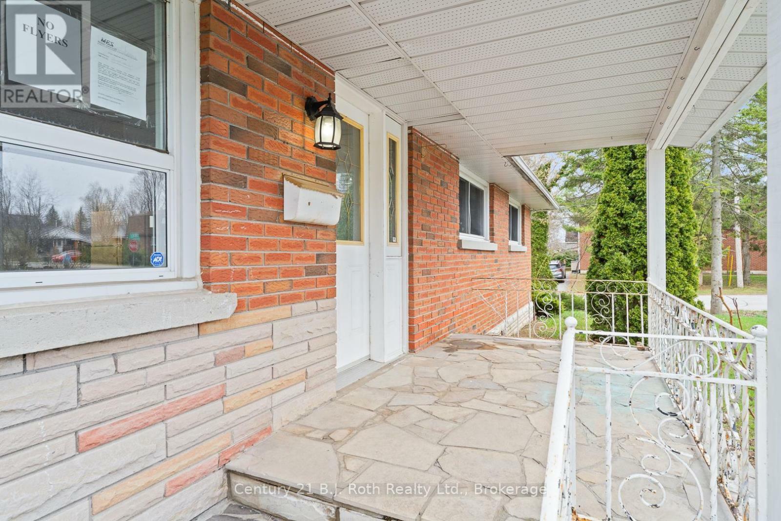 Property Photo: 362 Parkhurst Crescent ON L3V 4H6