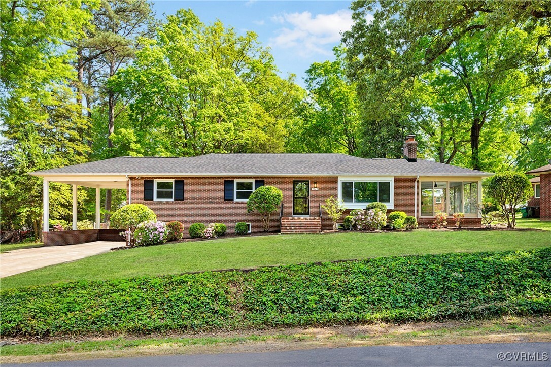 Property Photo: 7723 Granite Hall Avenue VA 23225
