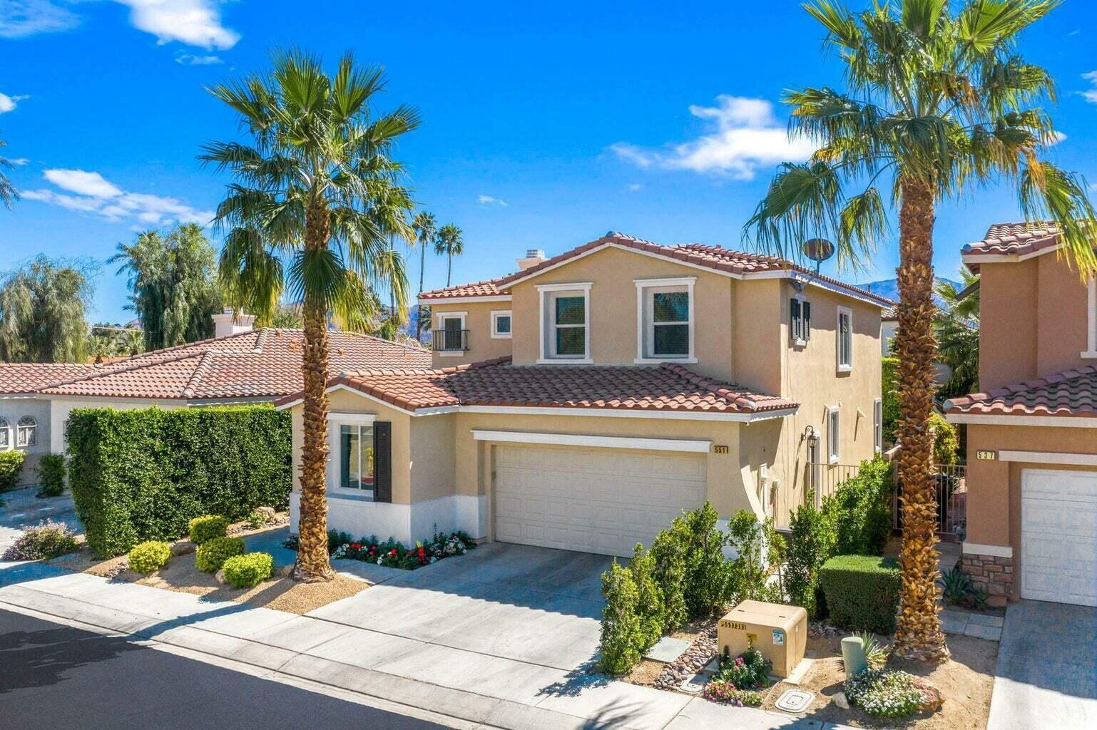 Property Photo: 551 Vista Azul CA 92260