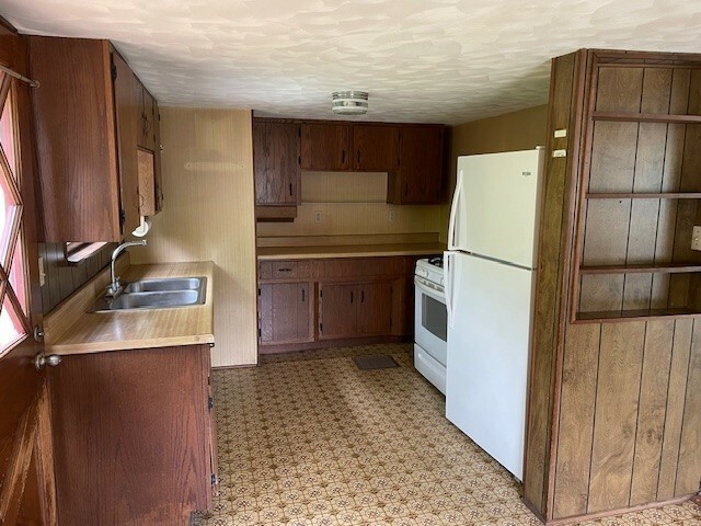 Property Photo: 236 Chestnut Street PA 16417