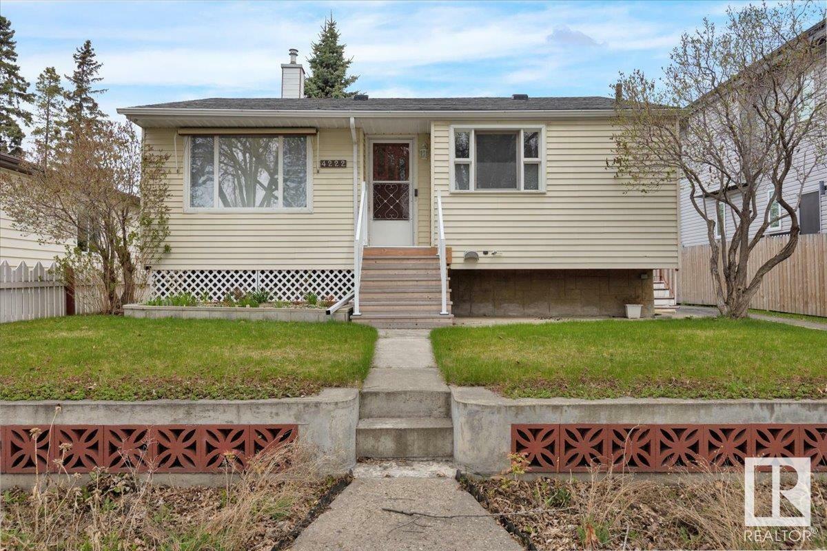 Photo de la propriété: 4222 113 Avenue NW AB T5W 0R5