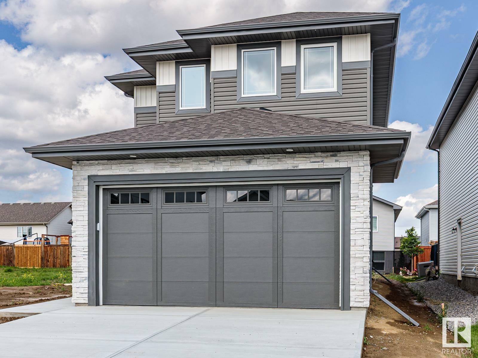 Photo de la propriété: 74 Silverstone Drive AB T7Z 0E8