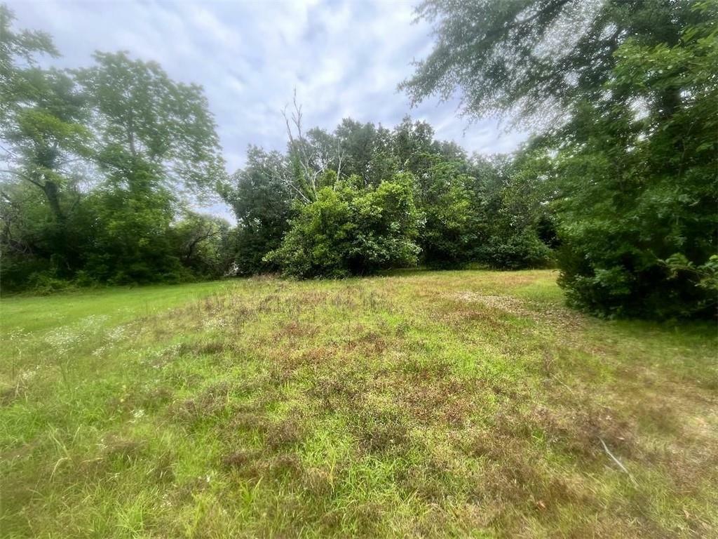 Property Photo: 1318 E Roosevelt Avenue GA 31705
