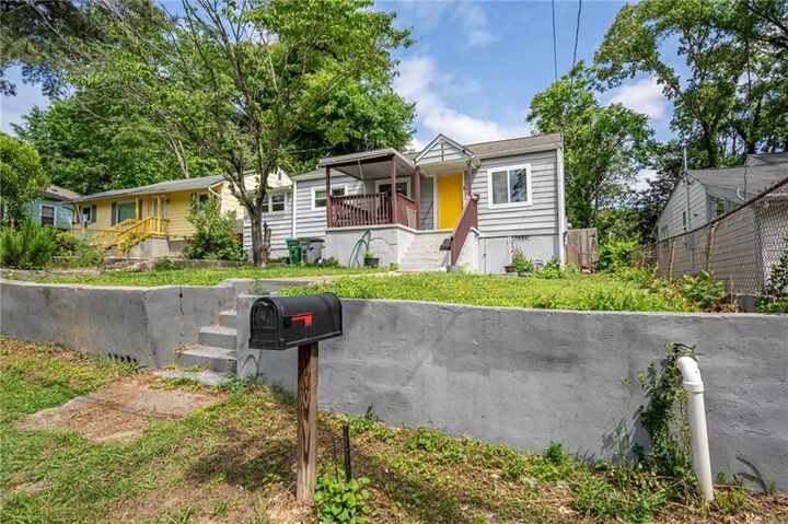 Property Photo:  221 Birch Street  GA 30354 