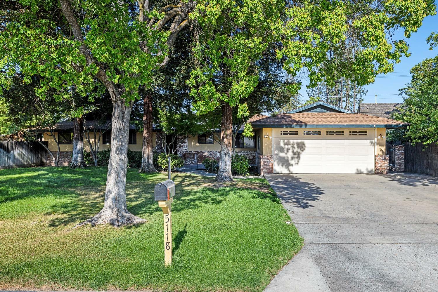 Property Photo: 5118 N Harrison Avenue CA 93711