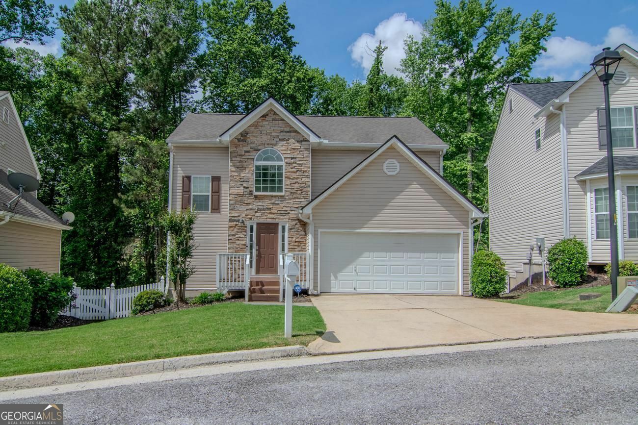 Property Photo: 28 Greystone Ridge GA 30141