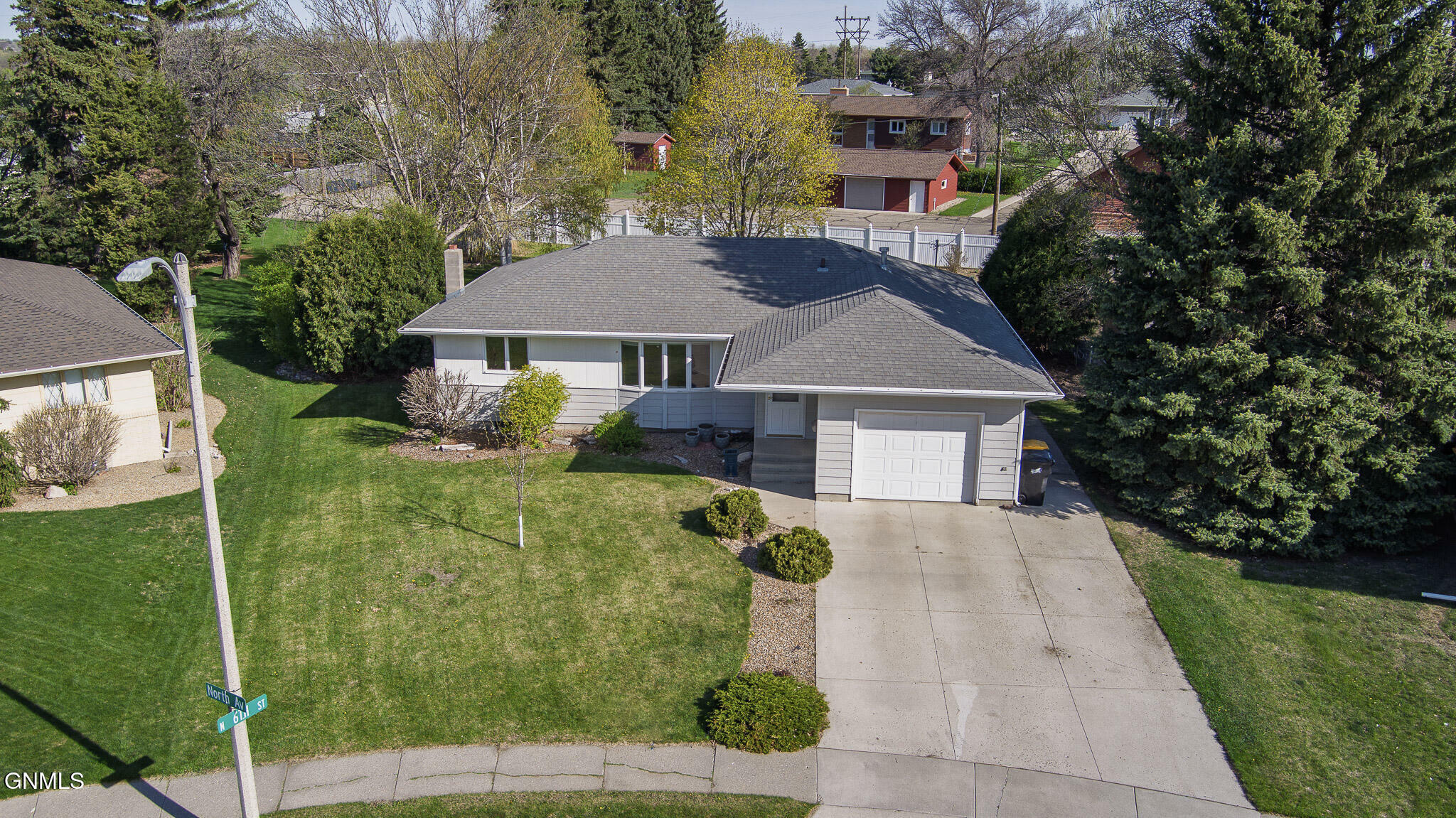 Property Photo: 604 North Avenue ND 58501