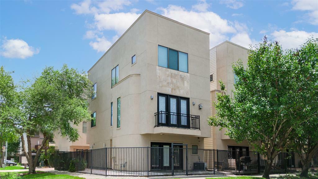 Property Photo: 731 Reinerman Street TX 77007