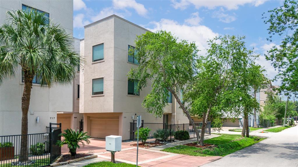 Property Photo:  731 Reinerman Street  TX 77007 