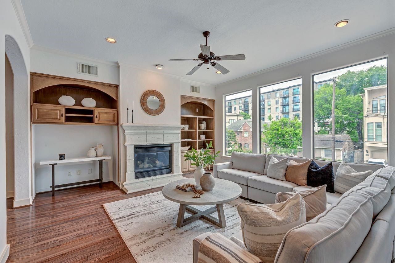 Property Photo: 1933 W Clay Street TX 77019